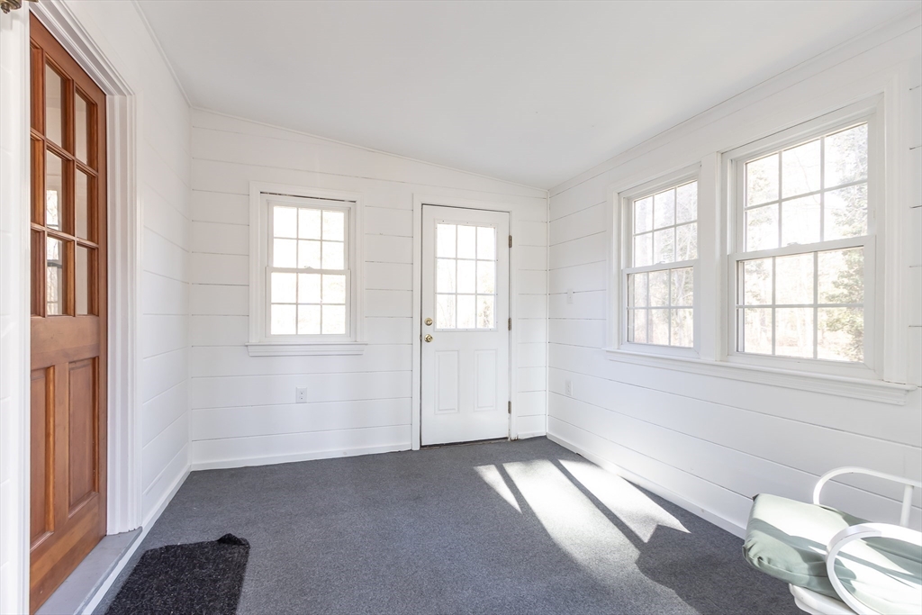 Medfield, Massachusetts 02052, United States, 4 Bedrooms Bedrooms, ,2 BathroomsBathrooms,Residential,Pending,93557