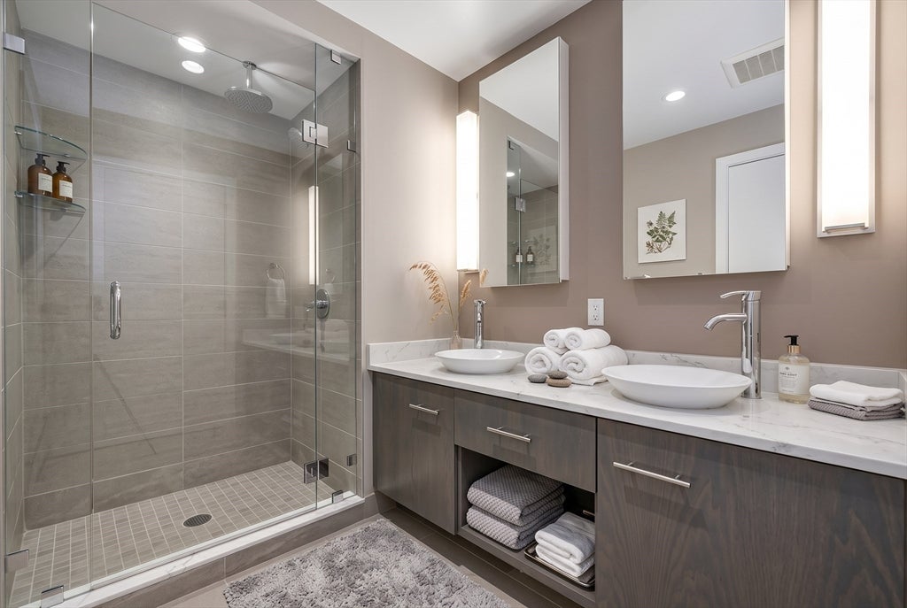110 Stuart St 18B