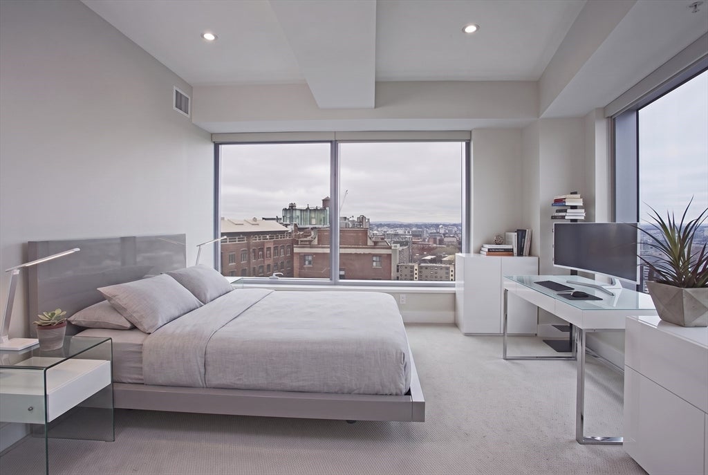 110 Stuart St 18B