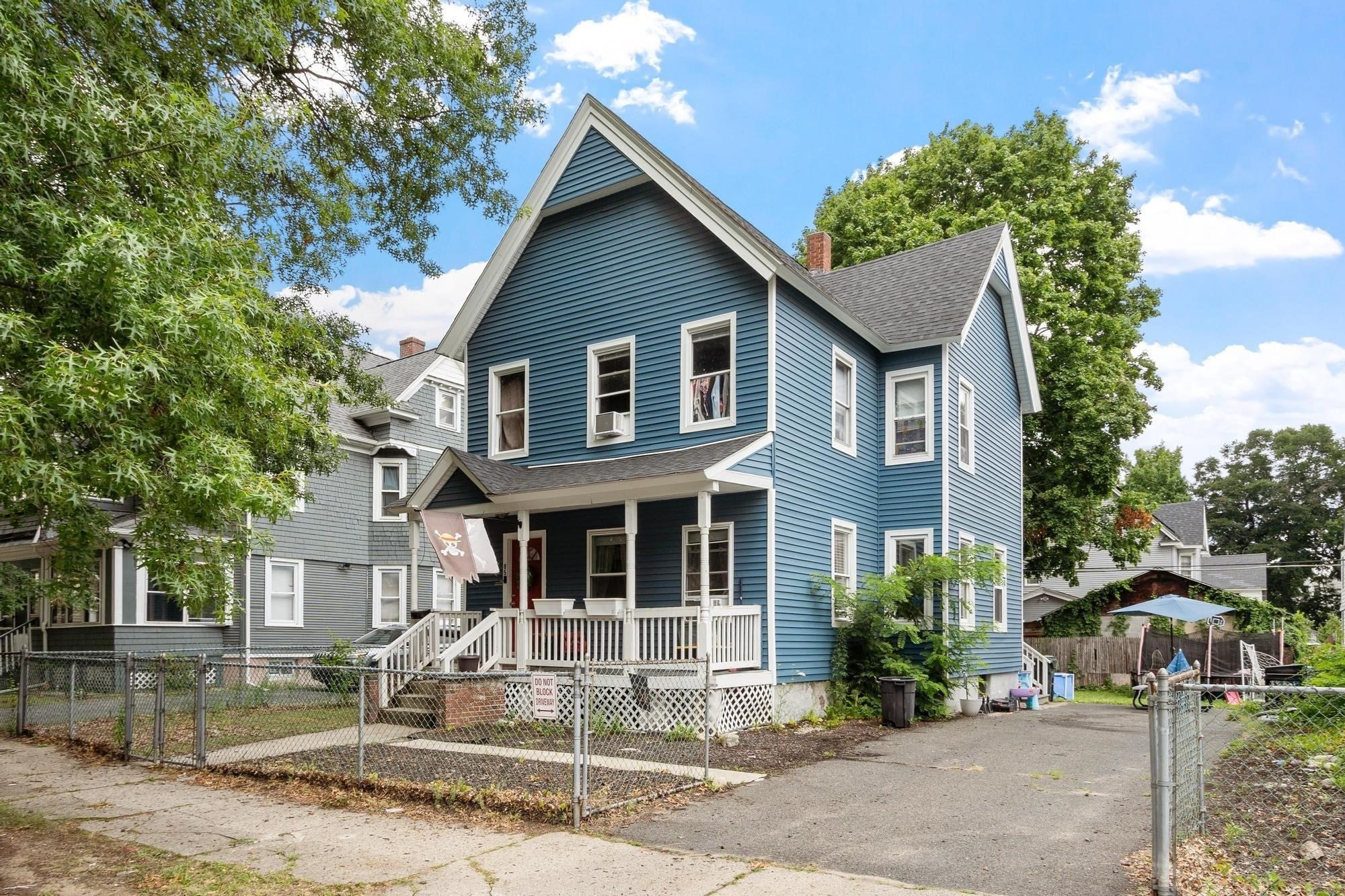 85 Montrose St