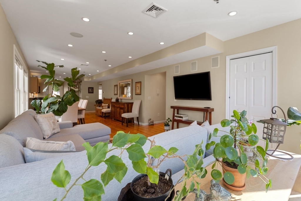 26 Forbes St 2