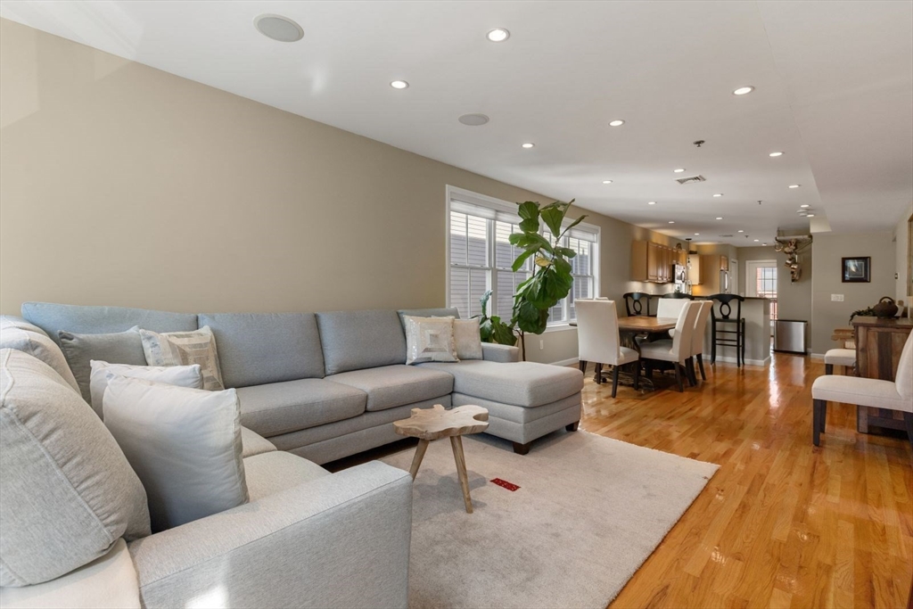 26 Forbes St 2