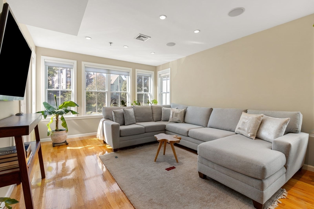 26 Forbes St 2