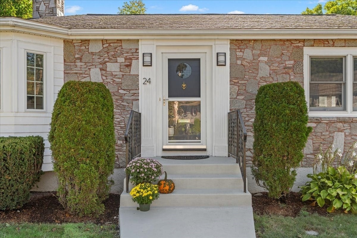 24 Great Meadow Rd, Newton, MA Photo #2