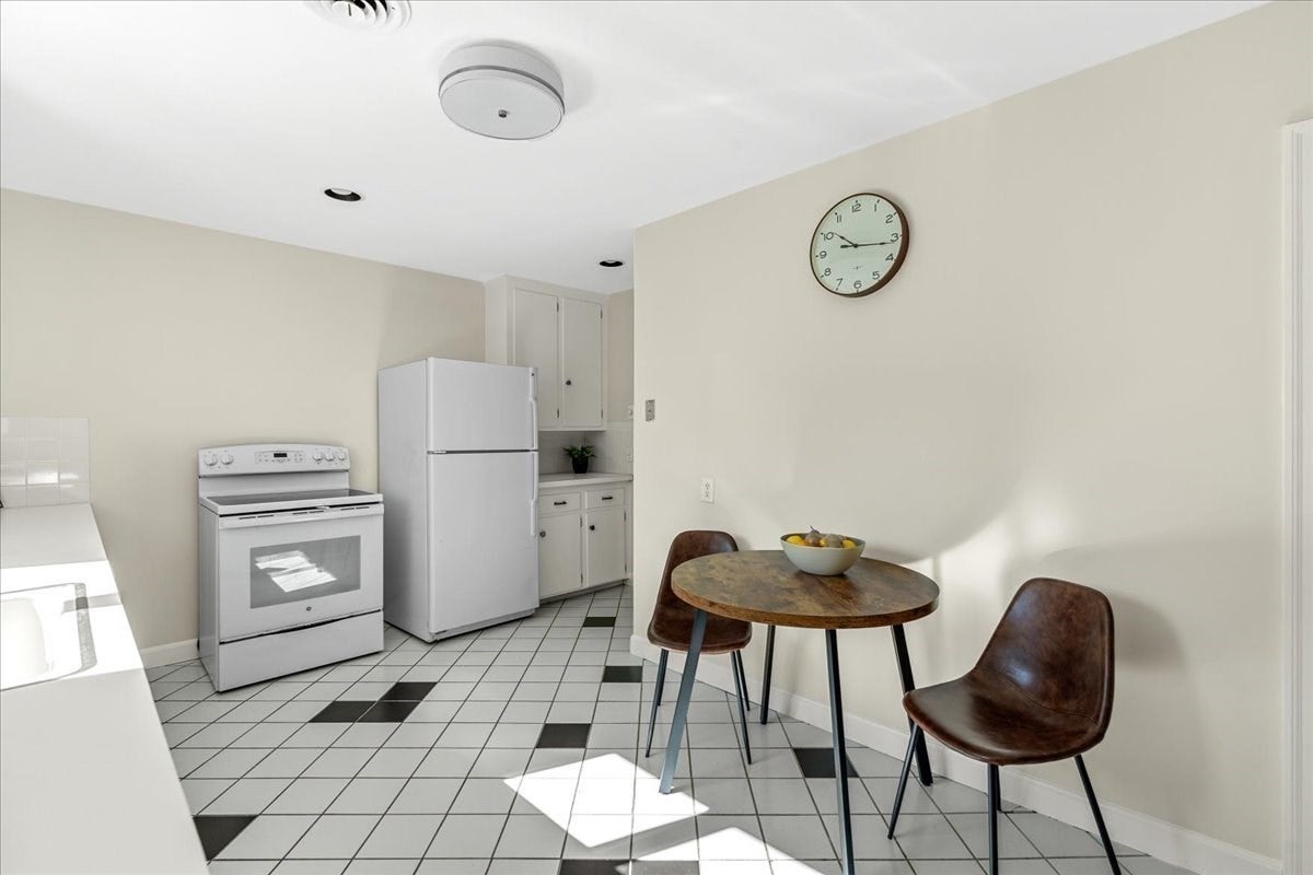 24 Great Meadow Rd, Newton, MA Photo #10