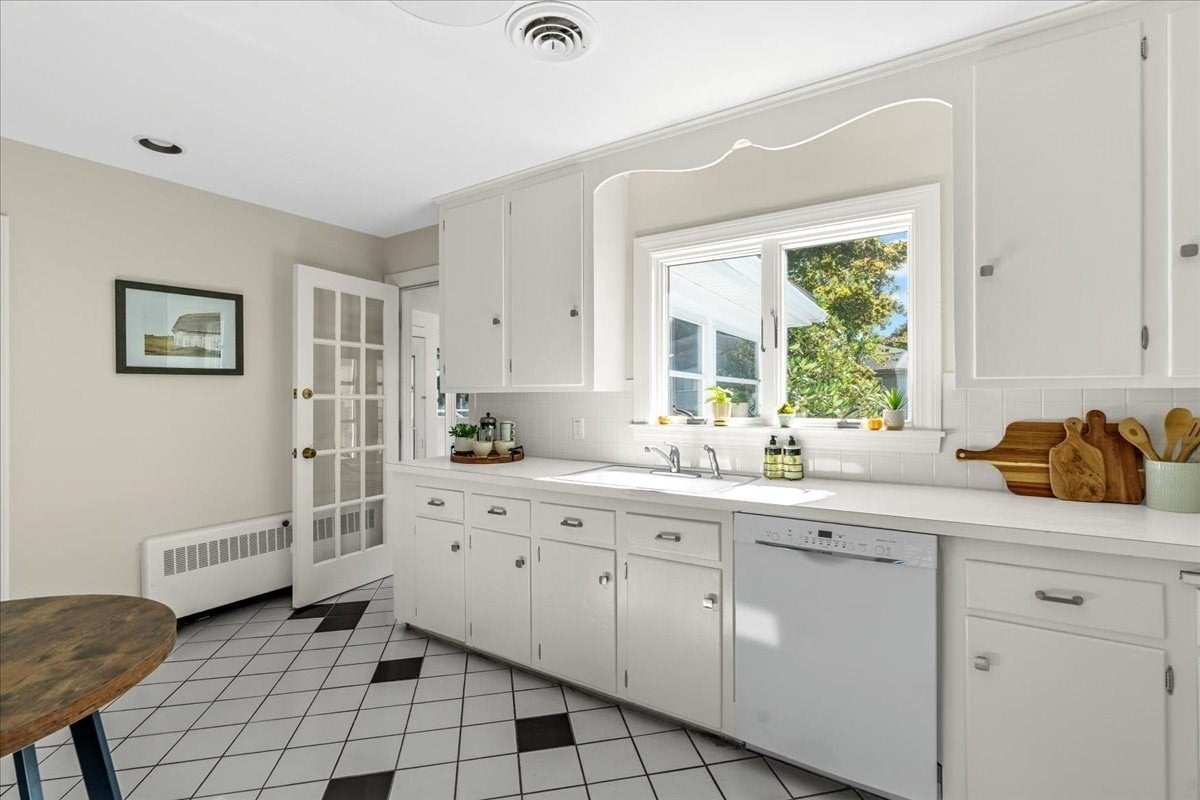 24 Great Meadow Rd, Newton, MA Photo #9