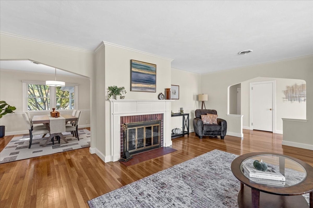 24 Great Meadow Rd, Newton, MA Photo #4