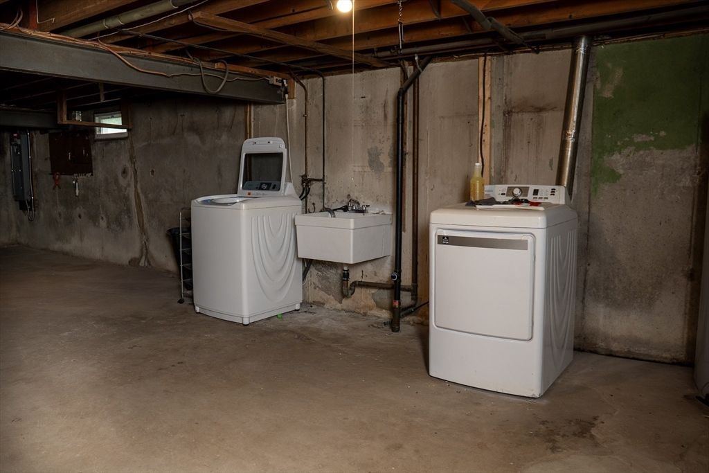 159 Roy ST, Springfield, MA Photo #31