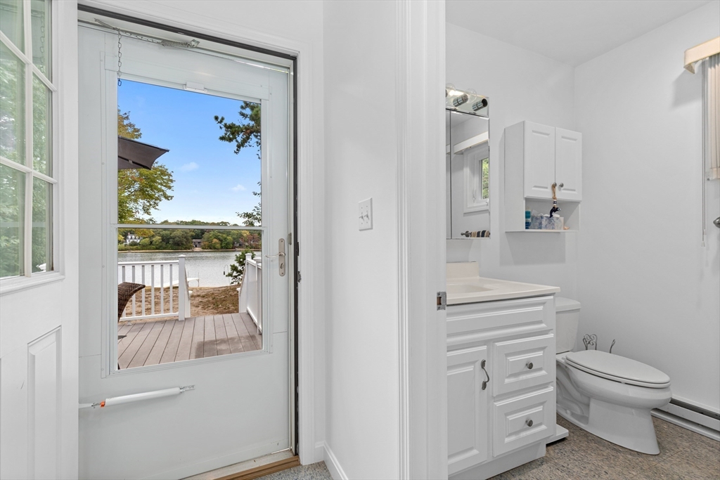 32 Lake View Blvd
