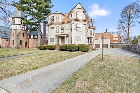 115 W Emerson St 102 Melrose MA 02176