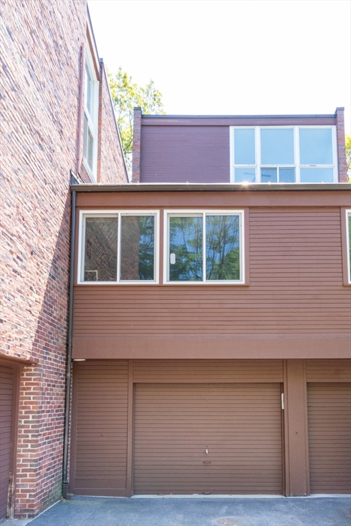 241 Perkins Street J602