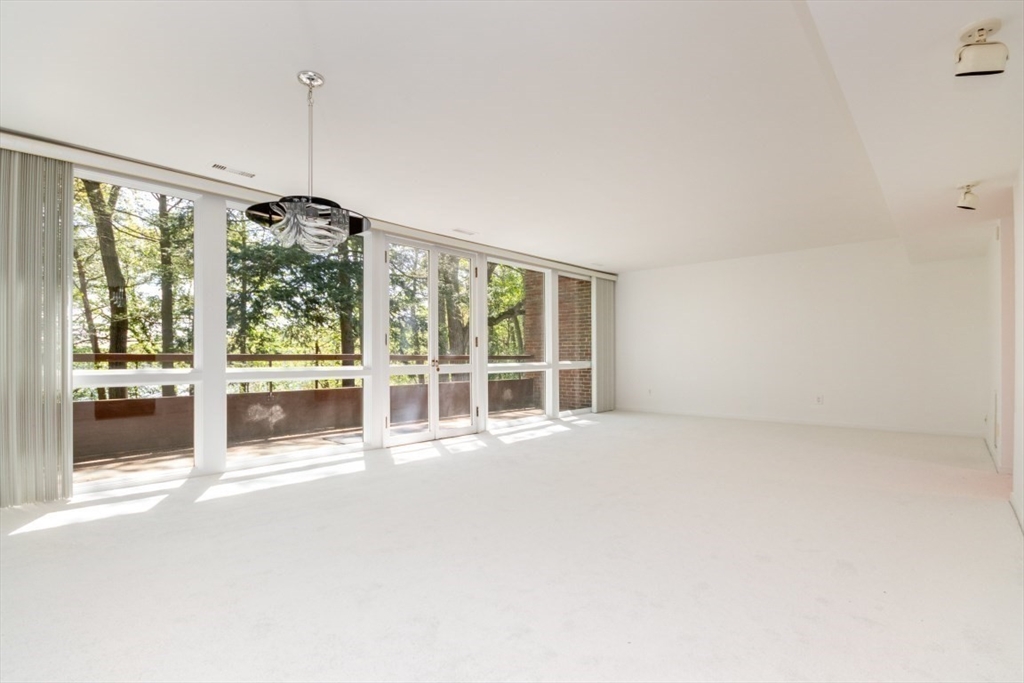241 Perkins Street J602