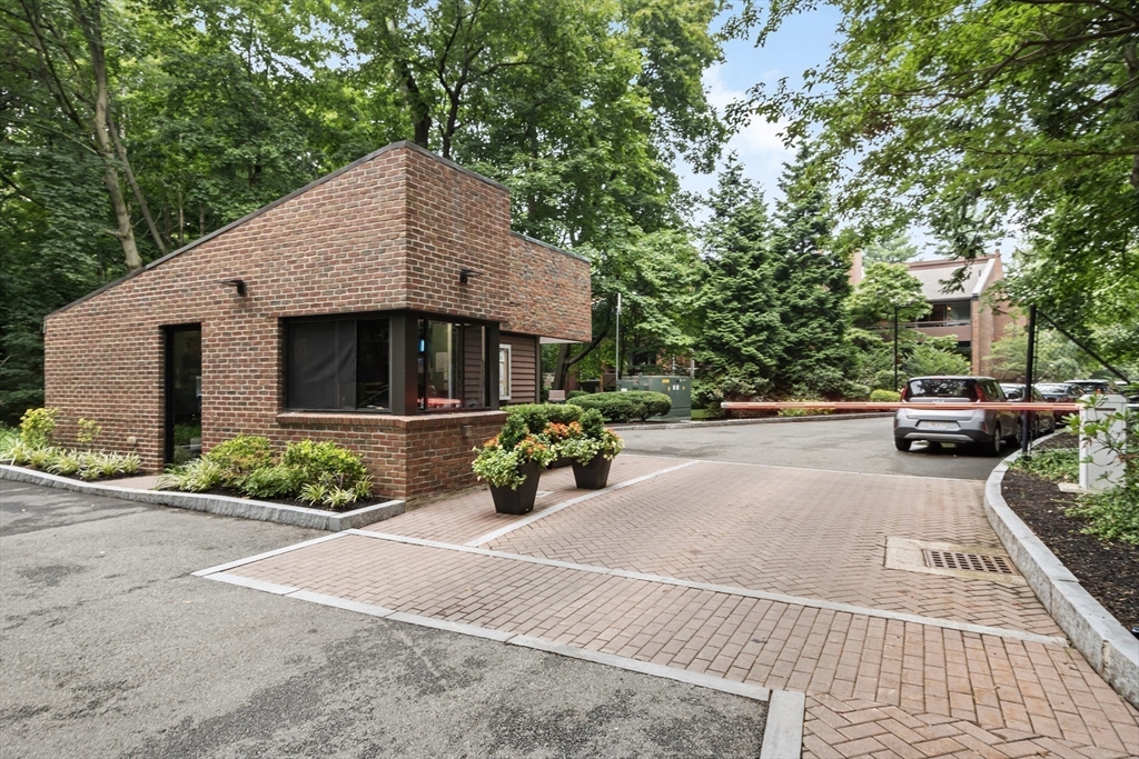 241 Perkins Street J602
