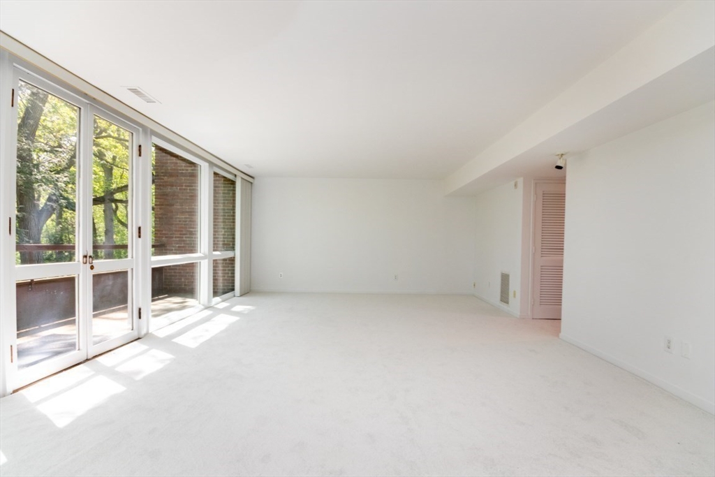 241 Perkins Street J602