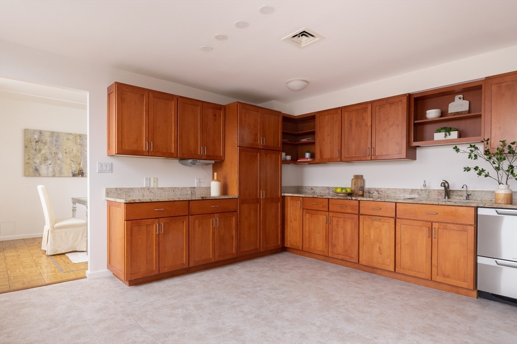 130 Mount Auburn St 506