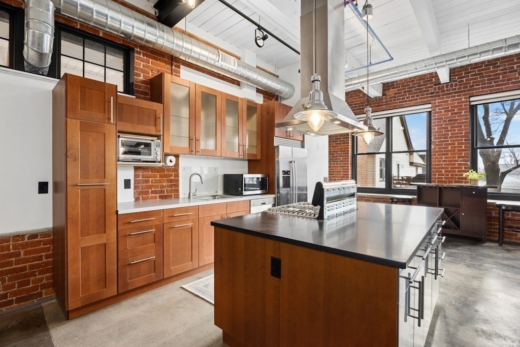 406 Lincoln Street 210