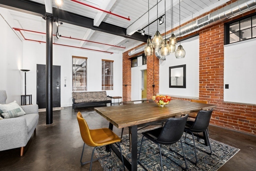 406 Lincoln Street 210