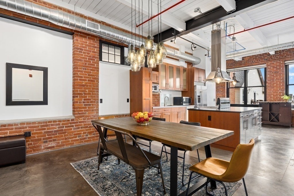 406 Lincoln Street 210