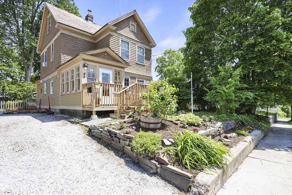 42 Briggs Ave