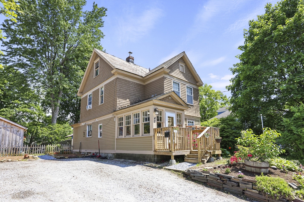 42 Briggs Ave