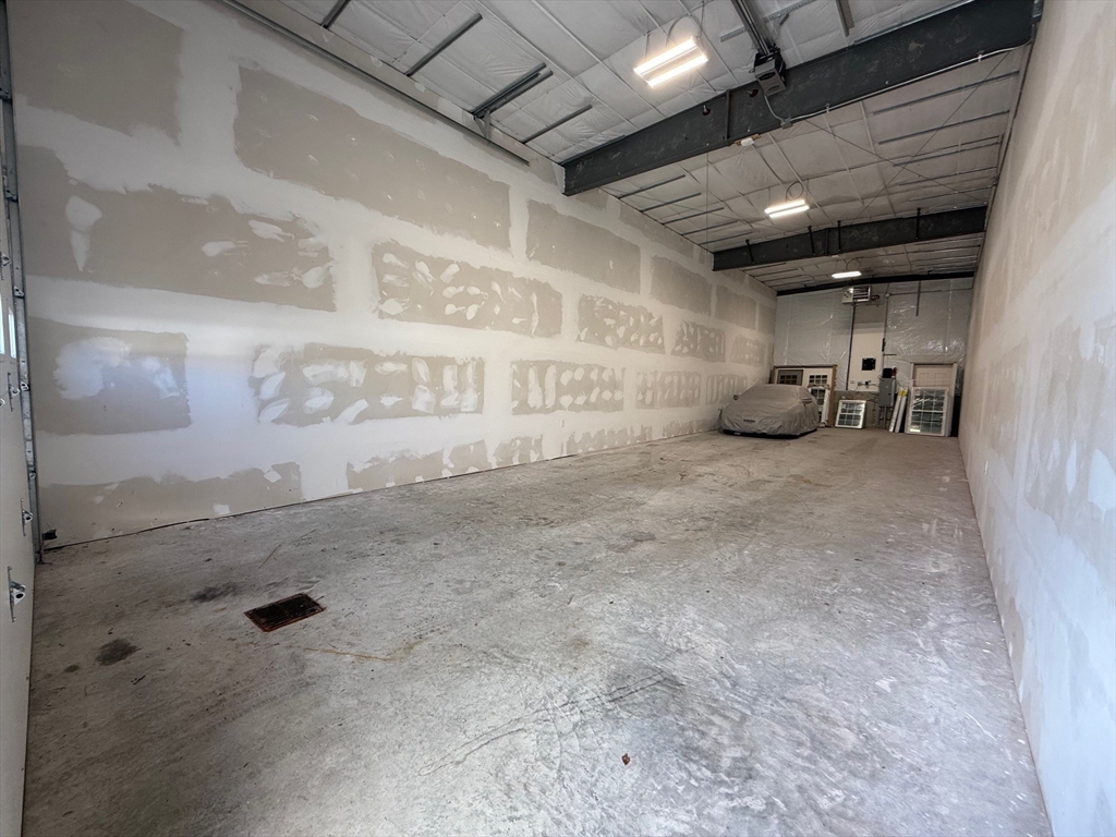 1042 Main St 1