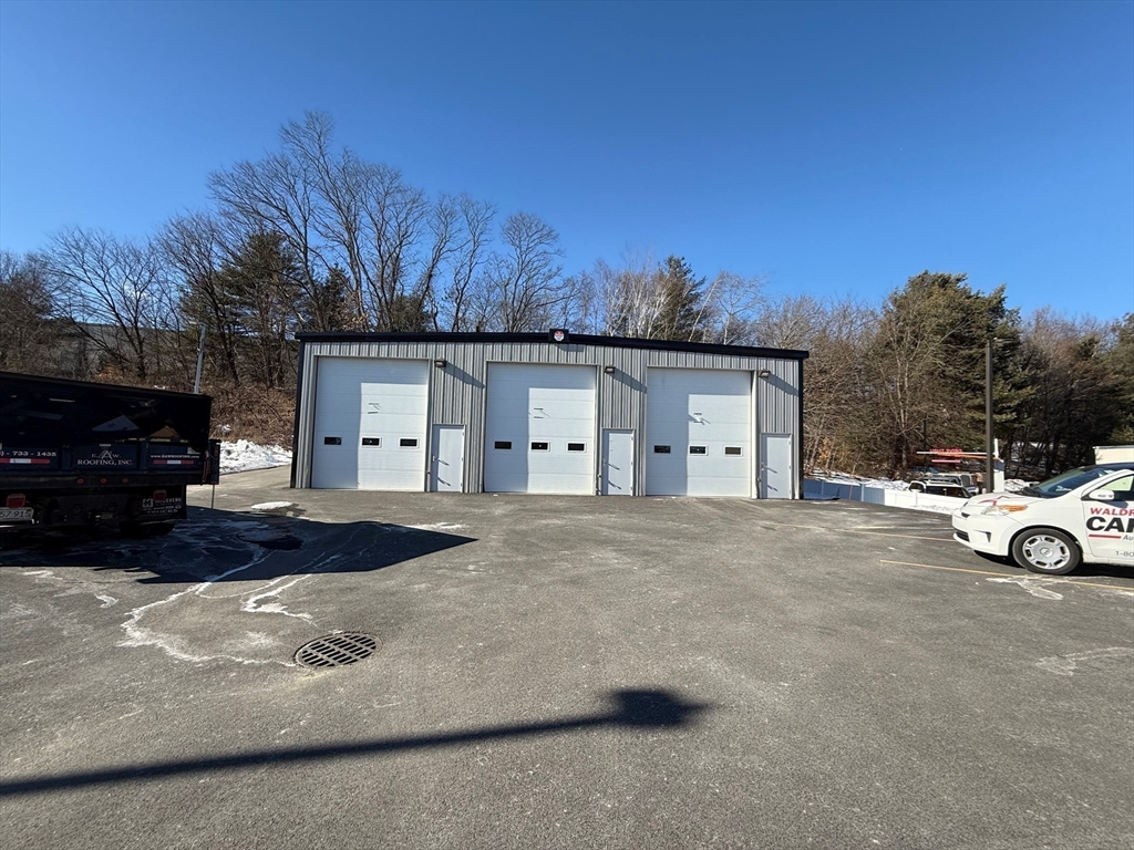 1042 Main St 1