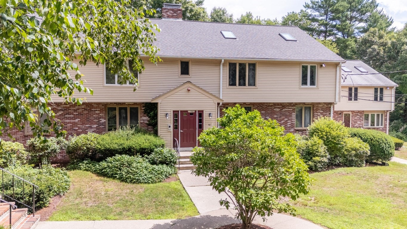 Click for 46 Pinebrook Ln #3, Easton, MA slideshow Click for 46 Pinebrook Ln #3, Easton, MA slideshow
