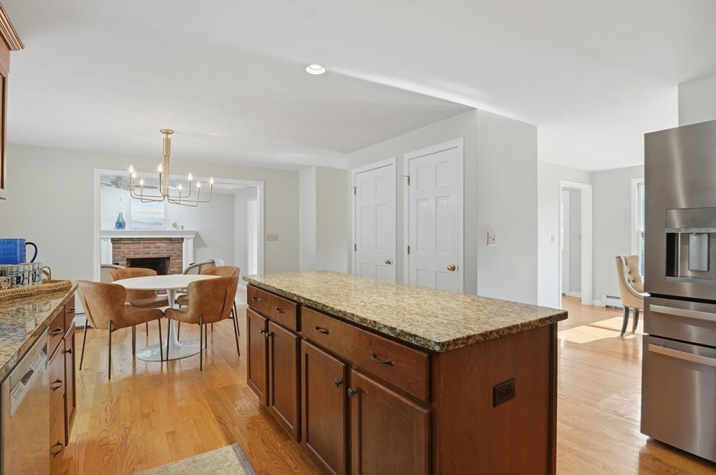 22 Wachusett Cir, Shrewsbury, MA, 22 Wachusett Cir, Shrewsbury, MA Photo #4