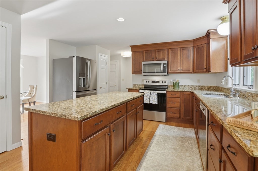 22 Wachusett Cir, Shrewsbury, MA, 22 Wachusett Cir, Shrewsbury, MA Photo #6
