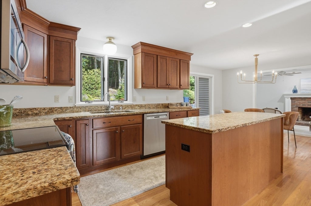 22 Wachusett Cir, Shrewsbury, MA, 22 Wachusett Cir, Shrewsbury, MA Photo #7