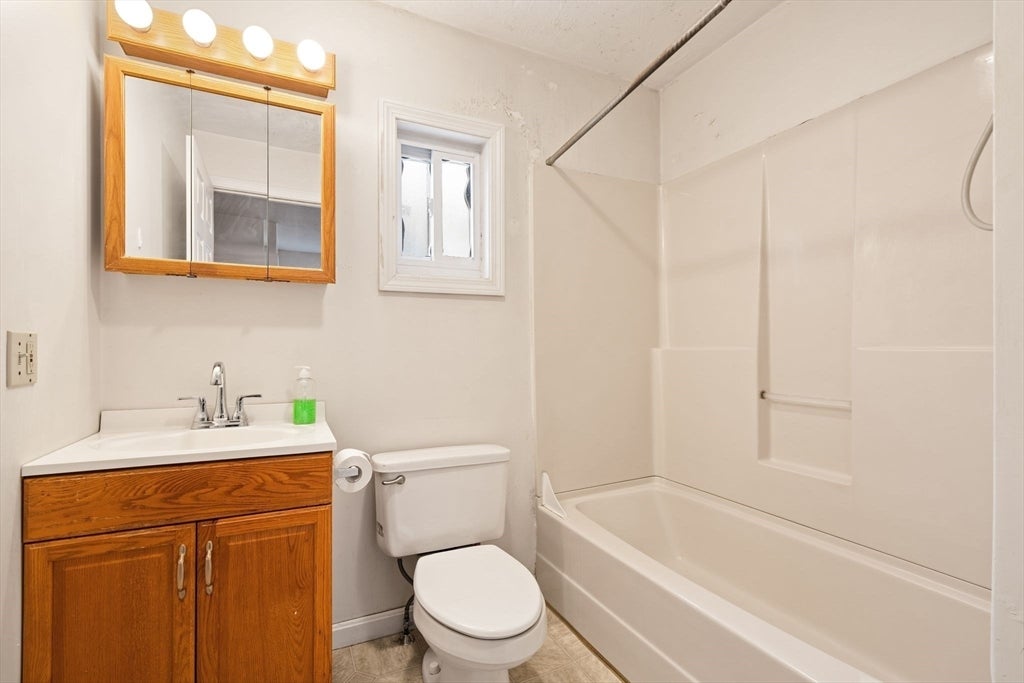 8 Walnut St #2A, Quincy, MA Photo #10
