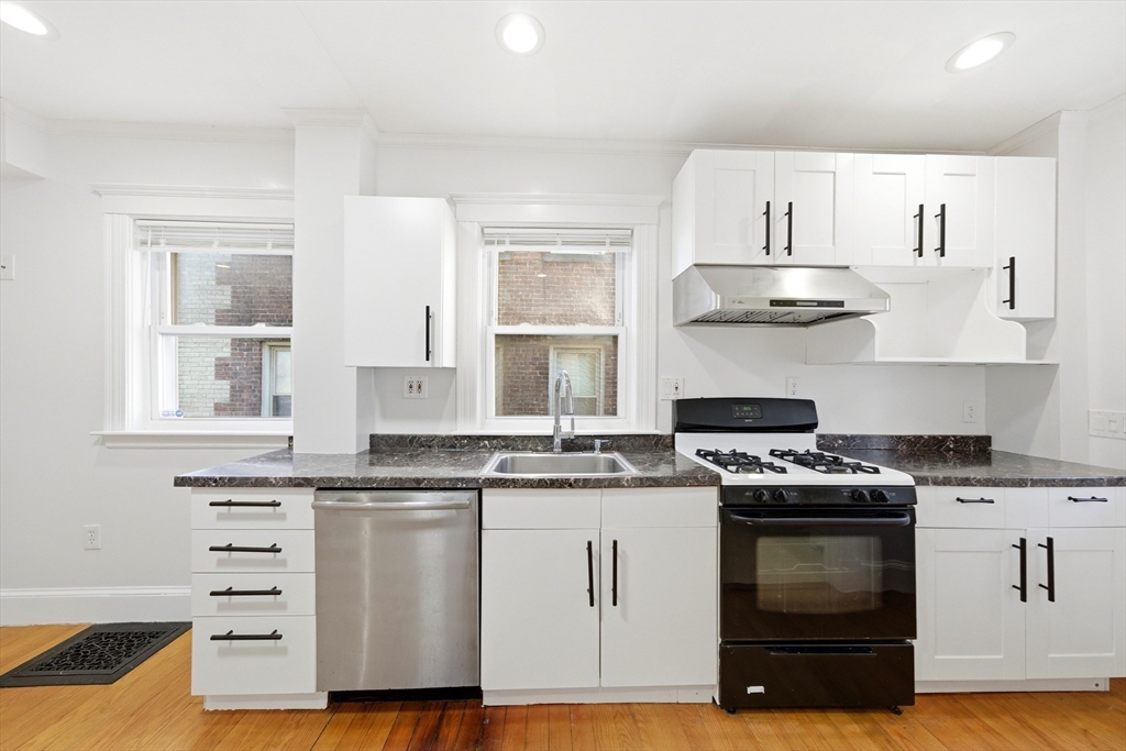 7 Orchard St #1, Newton, MA Photo #4