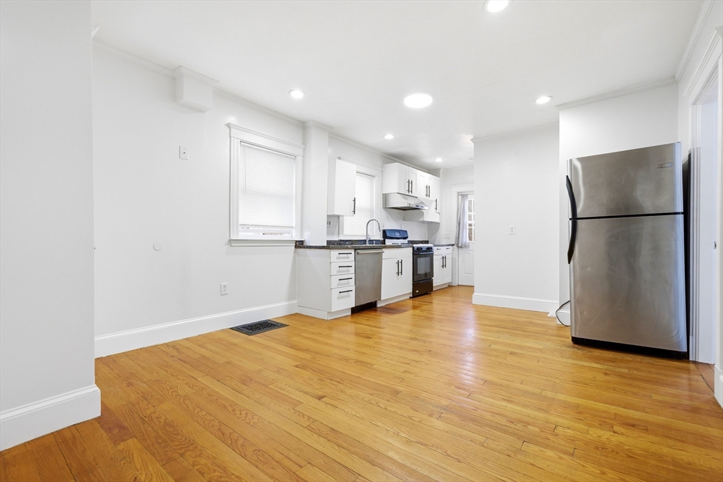 7 Orchard St #1, Newton, MA Photo #2