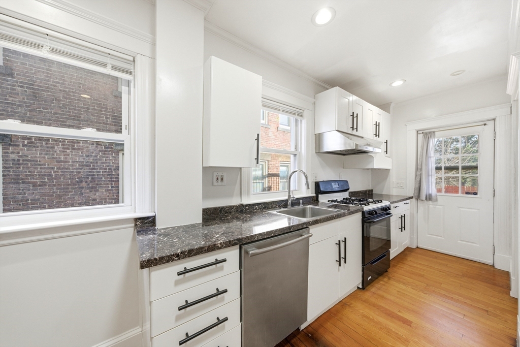 7 Orchard St #1, Newton, MA Photo #5