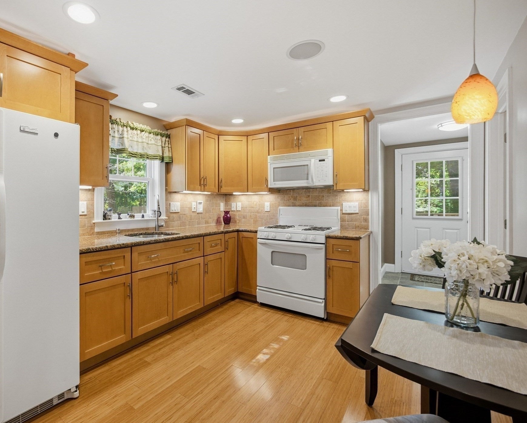 16 Fourth Ave, Lakeville, MA Photo #9
