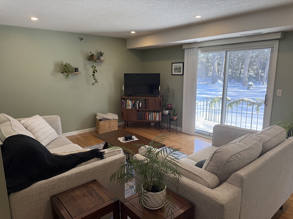 124 Tennis Plaza Rd 21