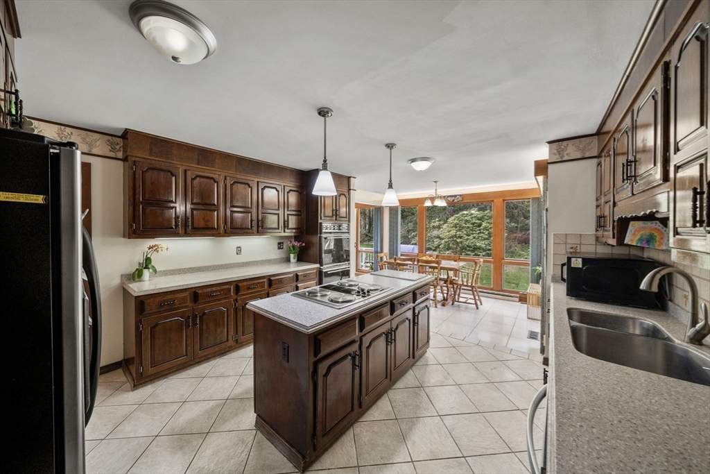 1 Hemlock Dr, Chelmsford, MA, 1 Hemlock Dr, Chelmsford, MA Photo #15