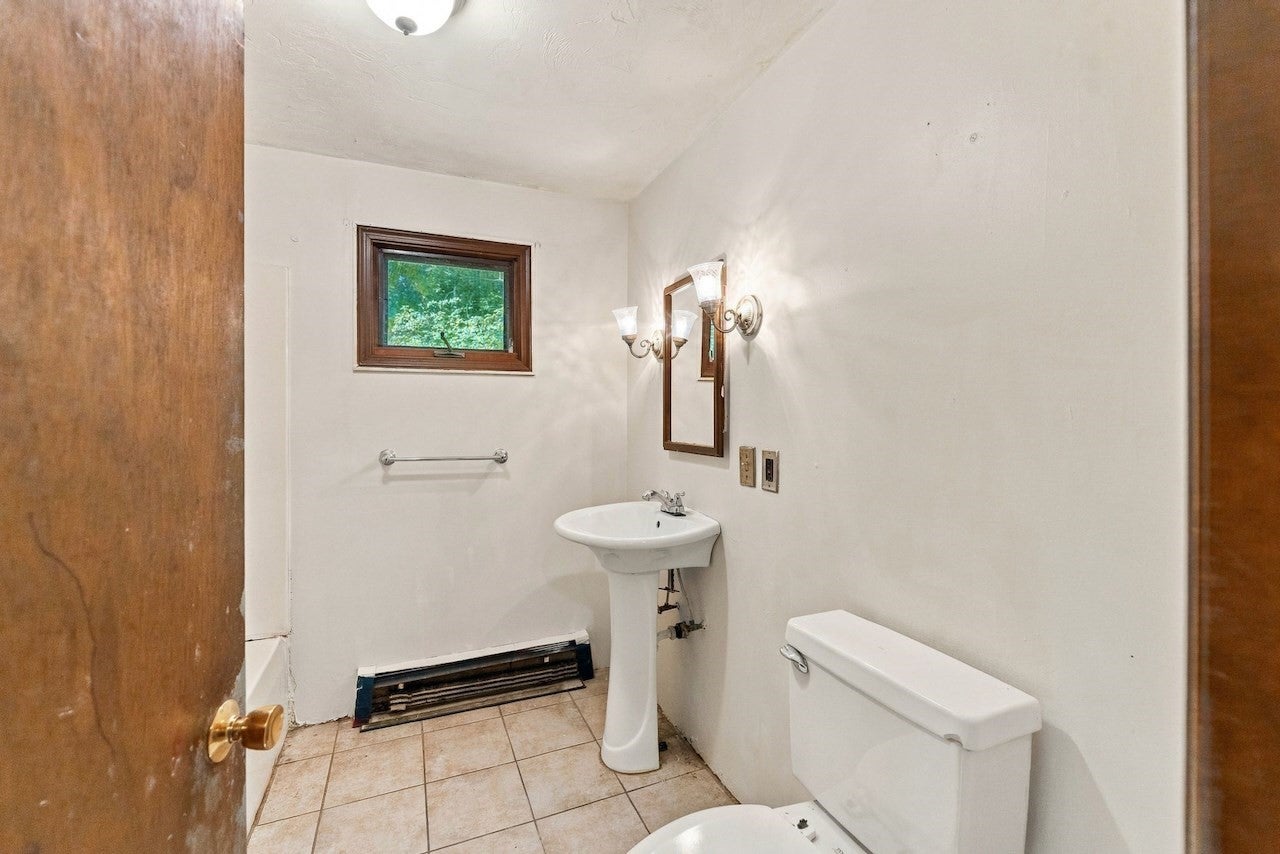 69 Lake Ave, Leicester, MA Photo #14