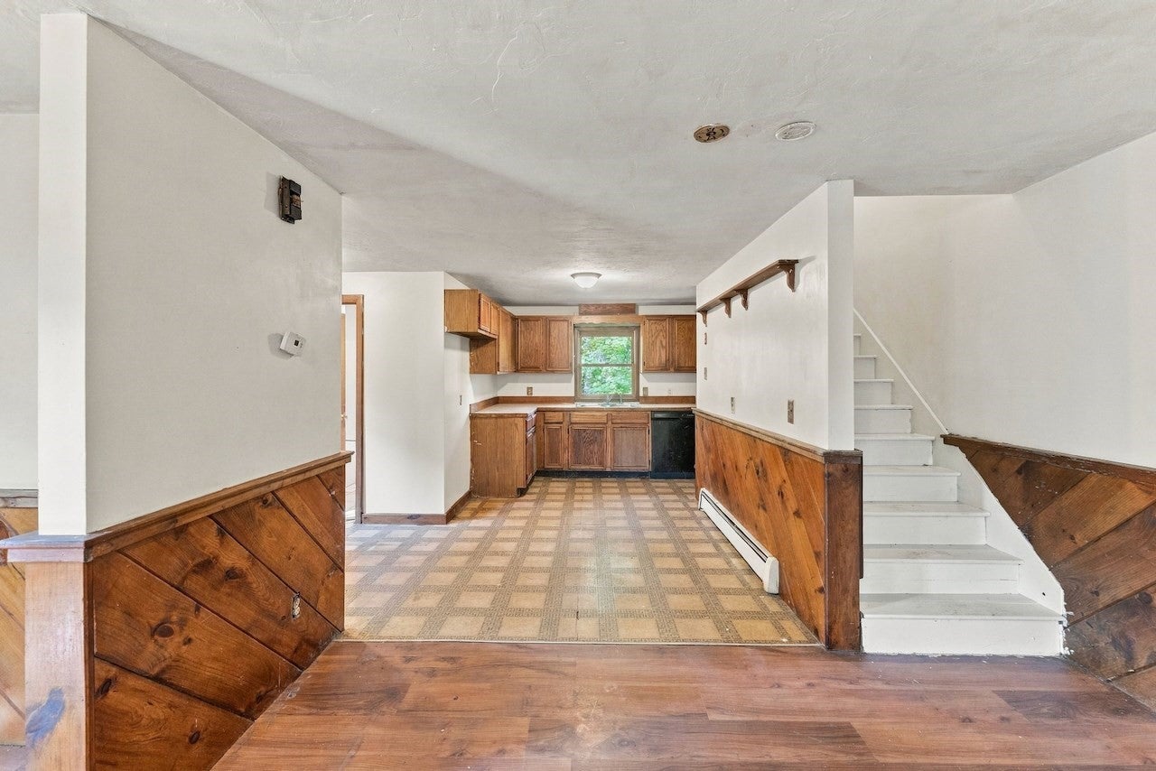 69 Lake Ave, Leicester, MA Photo #8