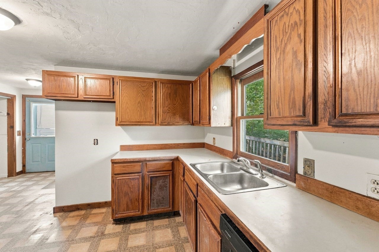 69 Lake Ave, Leicester, MA Photo #11