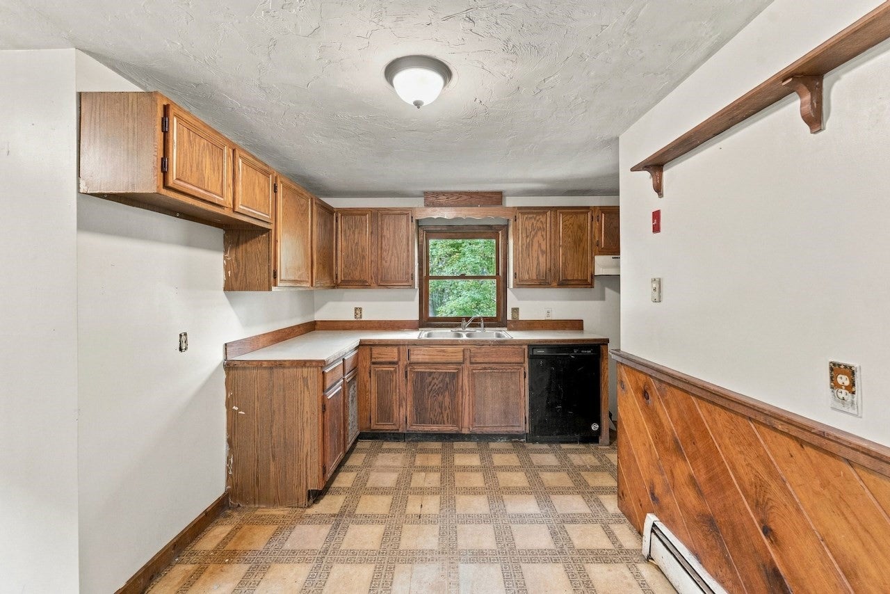 69 Lake Ave, Leicester, MA Photo #9