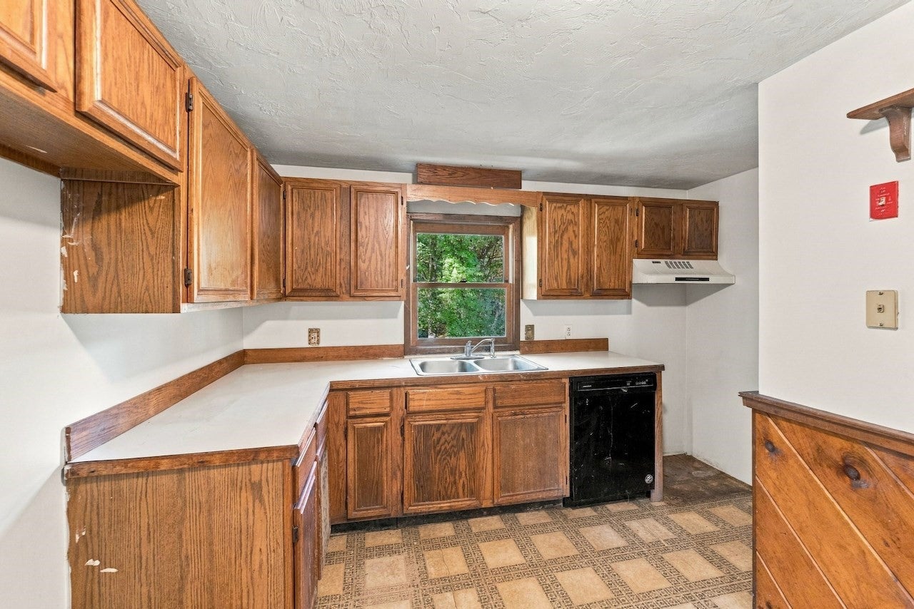 69 Lake Ave, Leicester, MA Photo #10