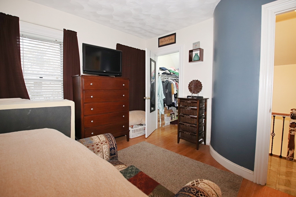 Saugus, Massachusetts 01906, United States, 3 Bedrooms Bedrooms, ,2 BathroomsBathrooms,Residential,Active,219862