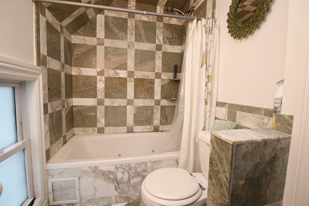 Saugus, Massachusetts 01906, United States, 3 Bedrooms Bedrooms, ,2 BathroomsBathrooms,Residential,Active,219862