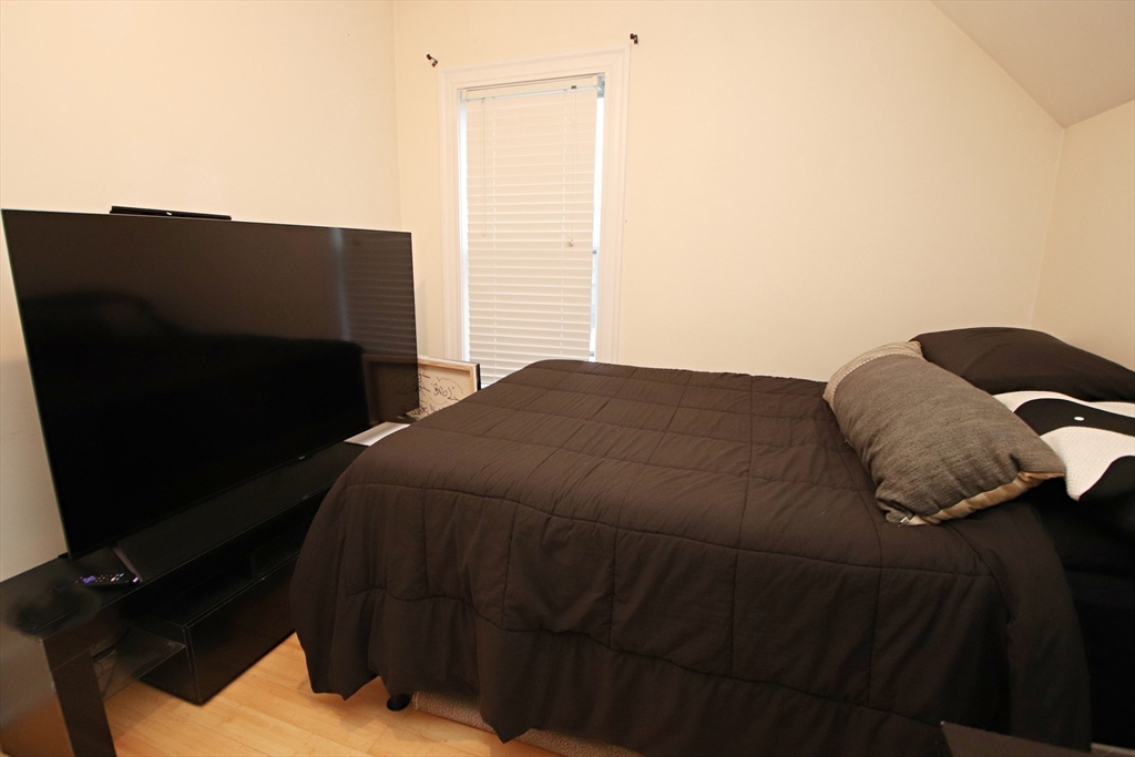 Saugus, Massachusetts 01906, United States, 3 Bedrooms Bedrooms, ,2 BathroomsBathrooms,Residential,Active,219862