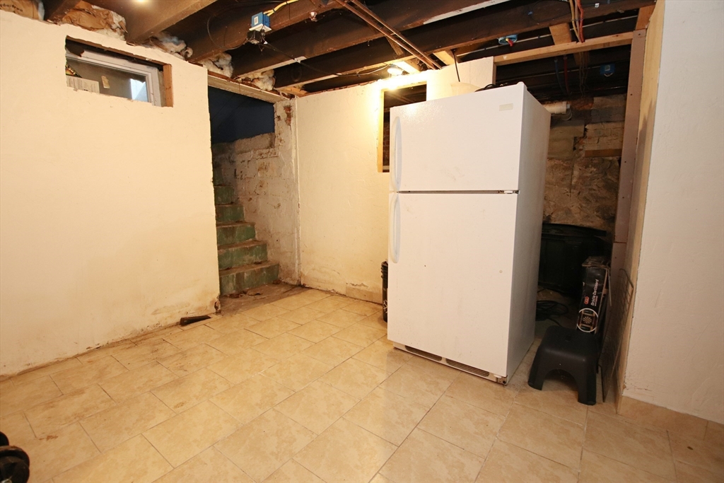 Saugus, Massachusetts 01906, United States, 3 Bedrooms Bedrooms, ,2 BathroomsBathrooms,Residential,Active,219862