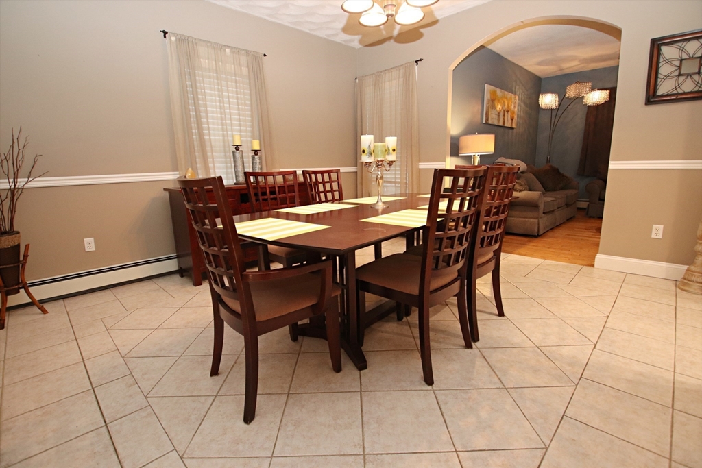 Saugus, Massachusetts 01906, United States, 3 Bedrooms Bedrooms, ,2 BathroomsBathrooms,Residential,Active,219862