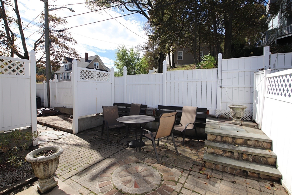 Saugus, Massachusetts 01906, United States, 3 Bedrooms Bedrooms, ,2 BathroomsBathrooms,Residential,Active,219862