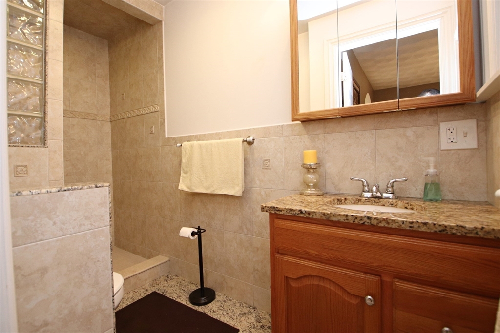 Saugus, Massachusetts 01906, United States, 3 Bedrooms Bedrooms, ,2 BathroomsBathrooms,Residential,Active,219862