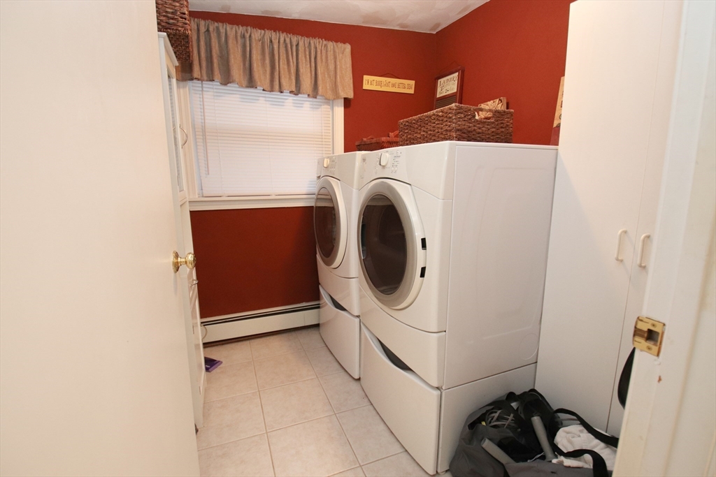 Saugus, Massachusetts 01906, United States, 3 Bedrooms Bedrooms, ,2 BathroomsBathrooms,Residential,Active,219862